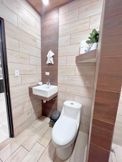 Orange Apartment 5 Min Aeropuerto Juan Santamaria Alajuela Екстериор снимка